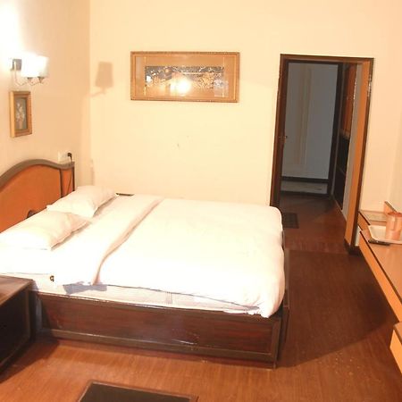 Hotel Sapphire Garden View Уті Екстер'єр фото