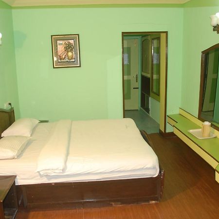 Hotel Sapphire Garden View Уті Екстер'єр фото