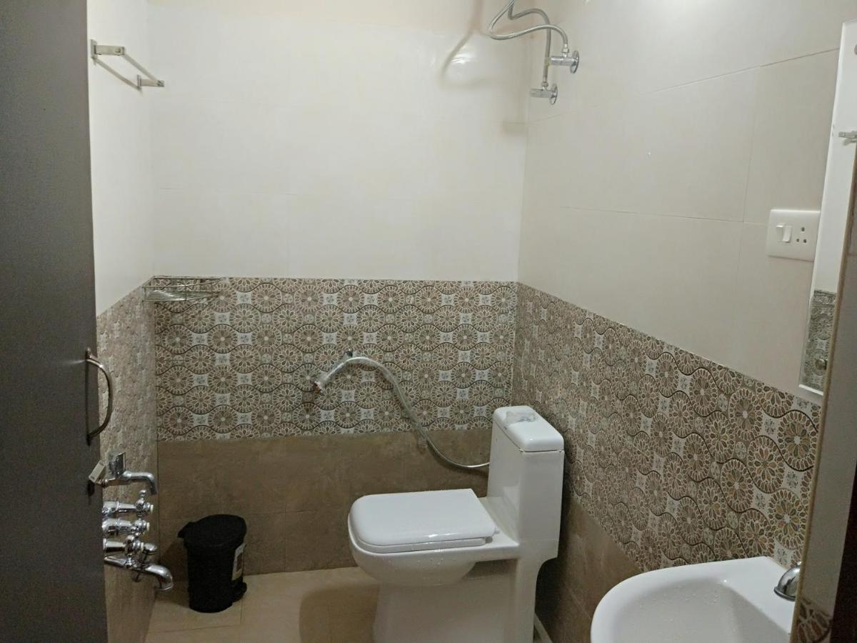 Hotel Sapphire Garden View Уті Екстер'єр фото