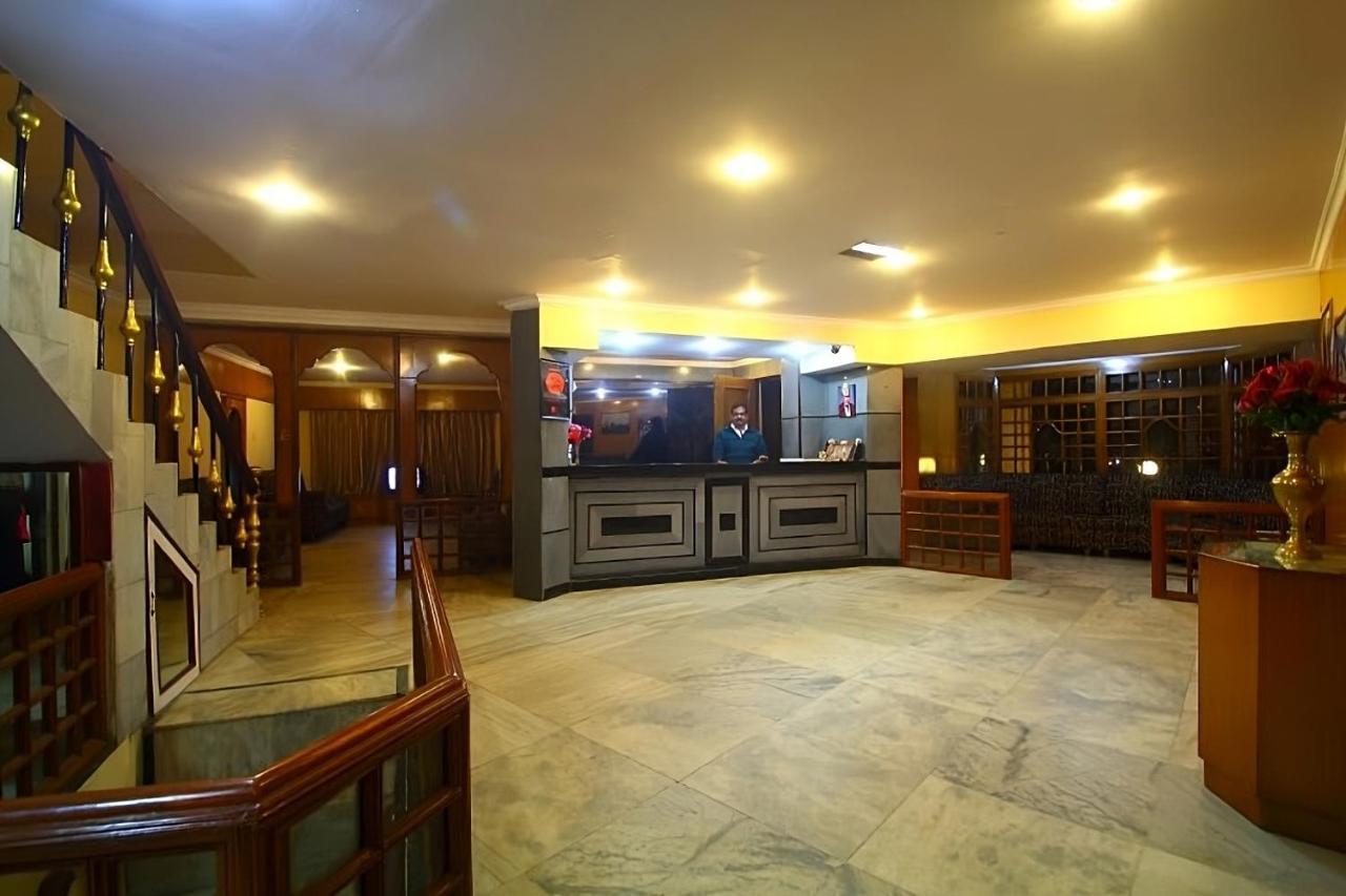 Hotel Sapphire Garden View Уті Екстер'єр фото