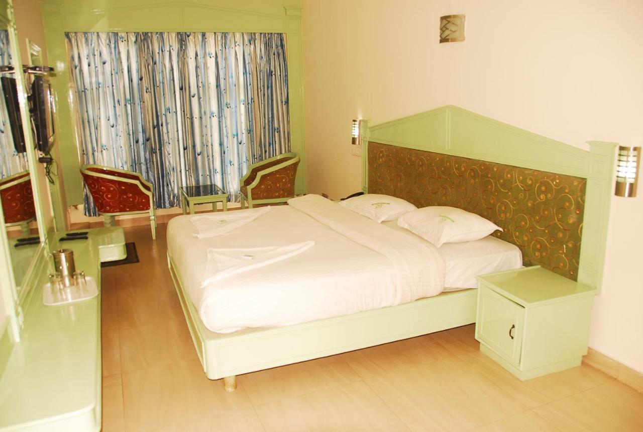 Hotel Sapphire Garden View Уті Екстер'єр фото