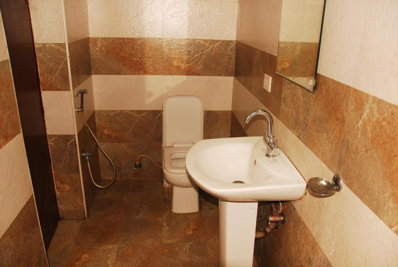 Hotel Sapphire Garden View Уті Екстер'єр фото