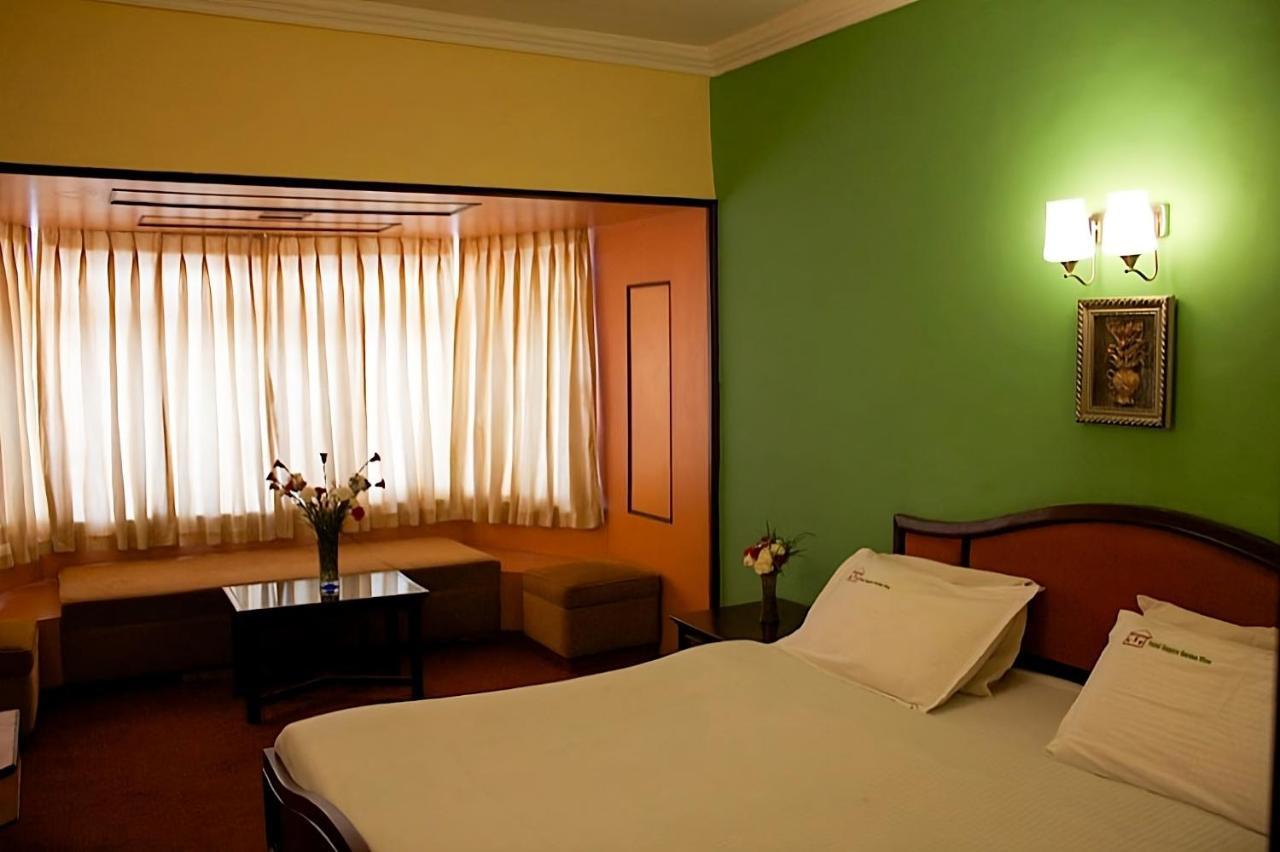 Hotel Sapphire Garden View Уті Екстер'єр фото