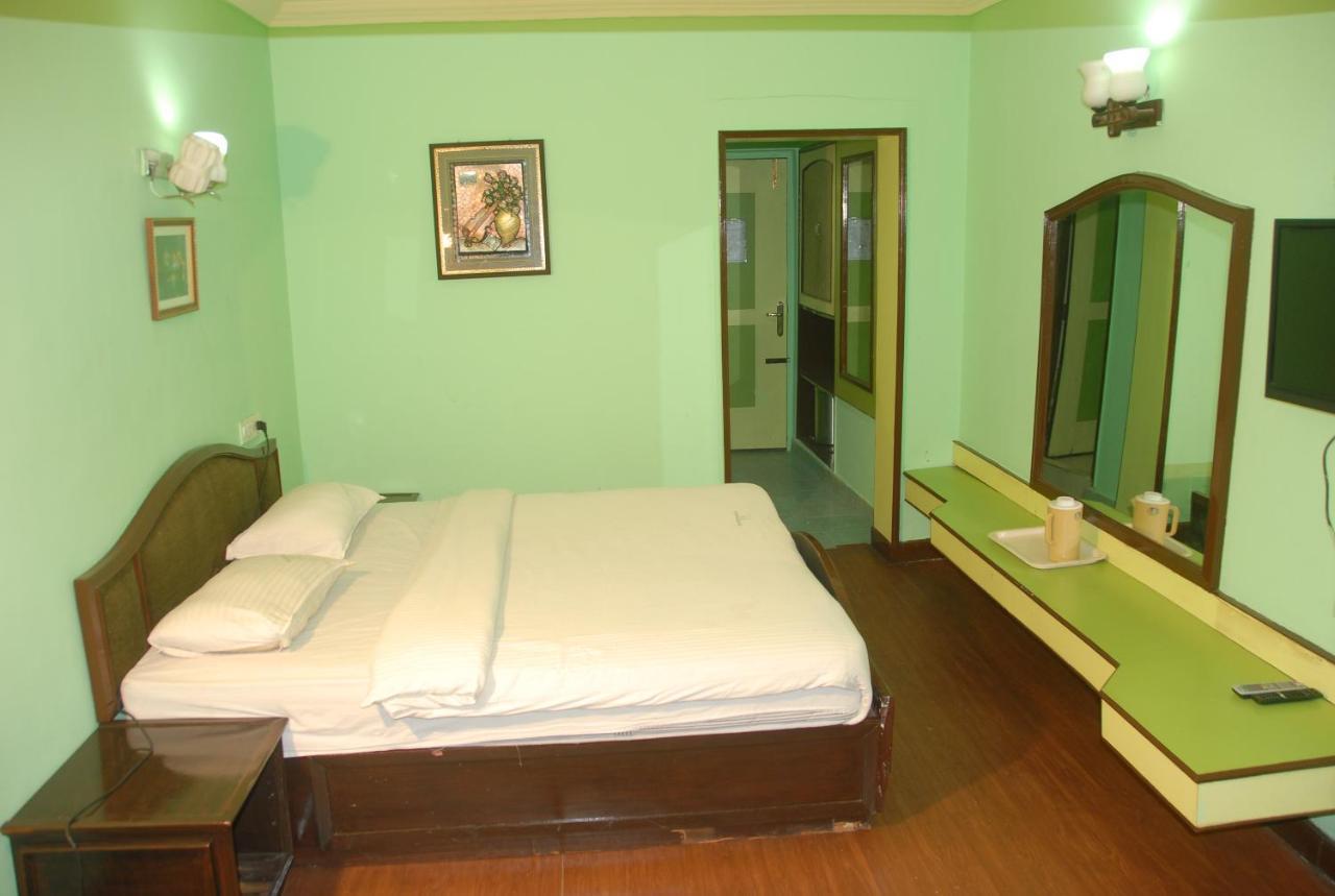 Hotel Sapphire Garden View Уті Екстер'єр фото