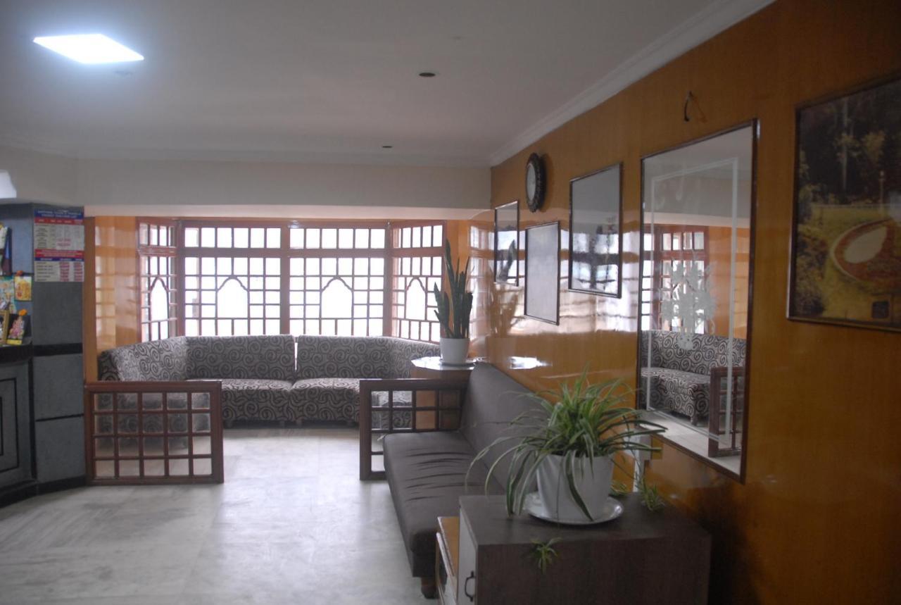 Hotel Sapphire Garden View Уті Екстер'єр фото