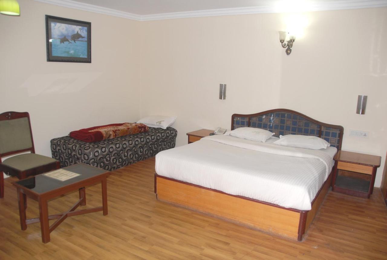 Hotel Sapphire Garden View Уті Екстер'єр фото